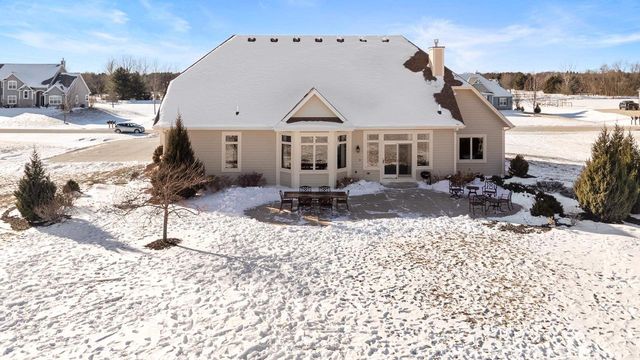 W278N8854 Twin Pine Circle, Hartland, WI 53029