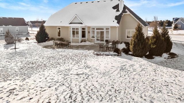 W278N8854 Twin Pine Circle, Hartland, WI 53029