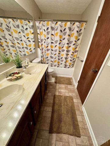 5299 FIELDSTONE Court W, West Chester, OH 45069