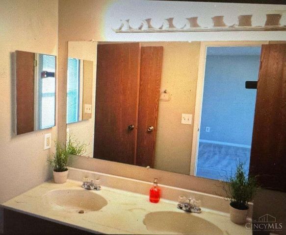 5299 FIELDSTONE Court W, West Chester, OH 45069