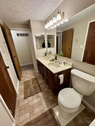 5299 FIELDSTONE Court W, West Chester, OH 45069