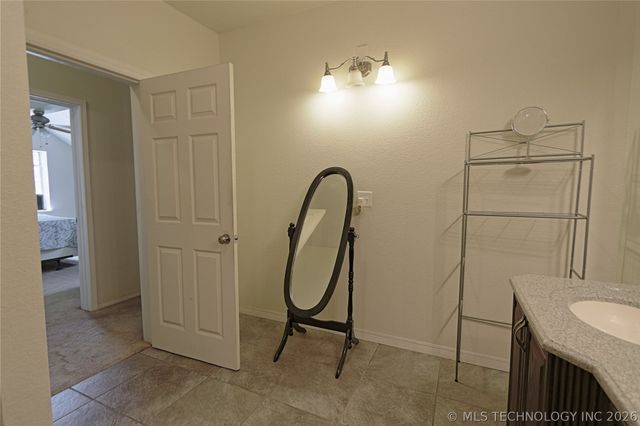 13544 N Shoreline Drive, Hulbert, OK 74441