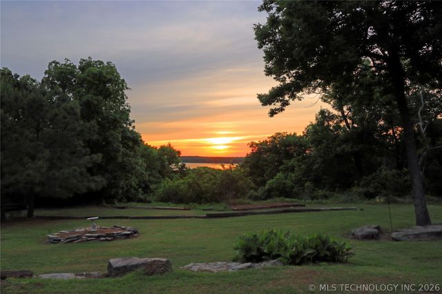 13544 N Shoreline Drive, Hulbert, OK 74441