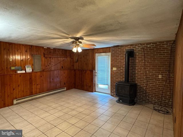 715 HEMPFIELD HILL, Columbia, PA 17512