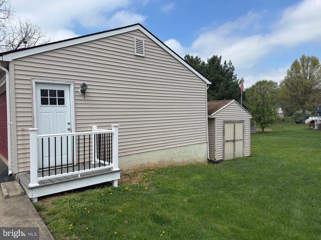 715 HEMPFIELD HILL, Columbia, PA 17512