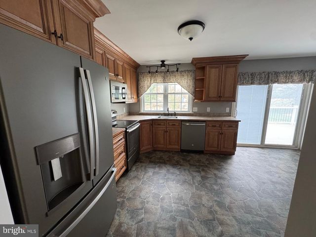 715 HEMPFIELD HILL, Columbia, PA 17512