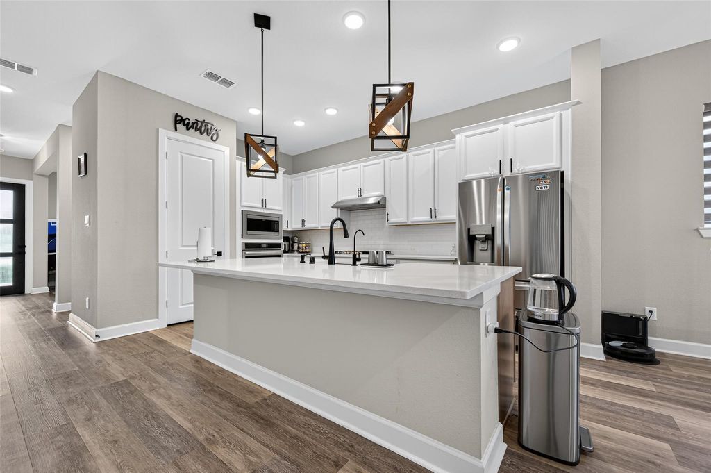 Image 15 of property listing at 419 Pure Parsley Path, Richmond, TX 77406