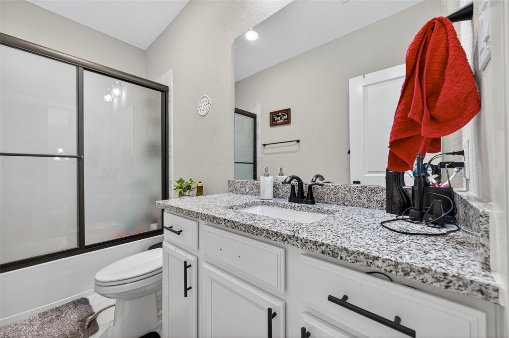 Image 31 of property listing at 419 Pure Parsley Path, Richmond, TX 77406