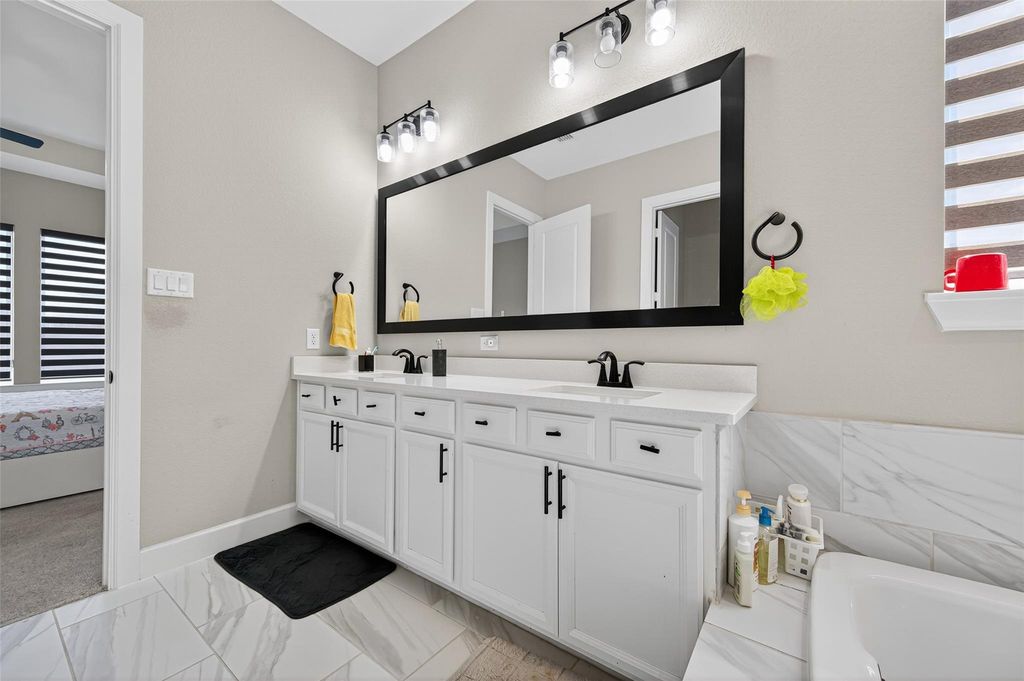 Image 42 of property listing at 419 Pure Parsley Path, Richmond, TX 77406