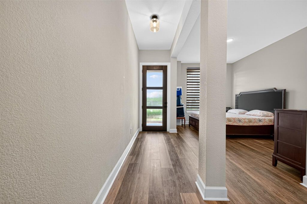 Image 7 of property listing at 419 Pure Parsley Path, Richmond, TX 77406