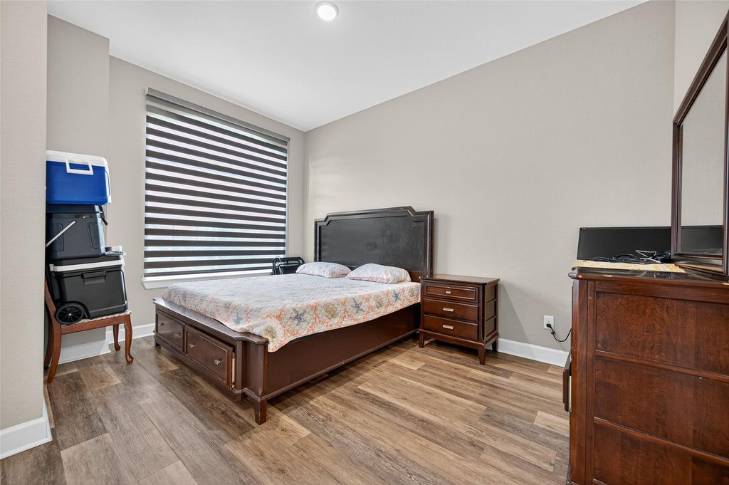 Image 8 of property listing at 419 Pure Parsley Path, Richmond, TX 77406