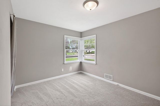 831 Howard Street N, Saint Paul, MN 55119