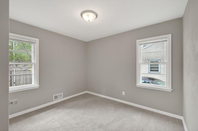 831 Howard Street N, Saint Paul, MN 55119
