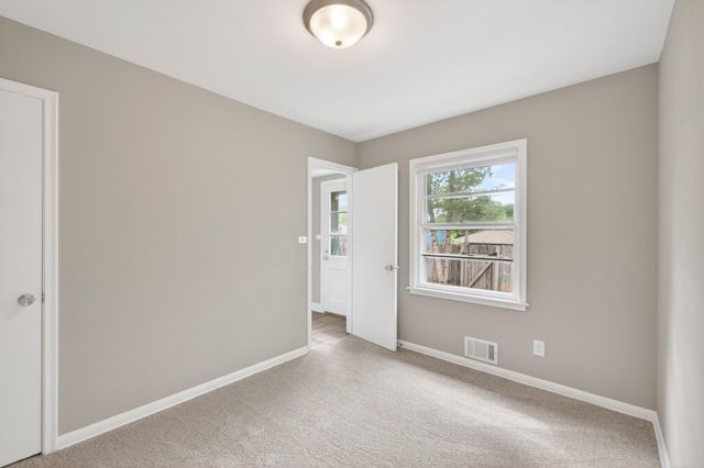 831 Howard Street N, Saint Paul, MN 55119