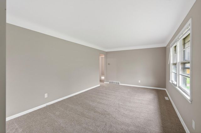 831 Howard Street N, Saint Paul, MN 55119