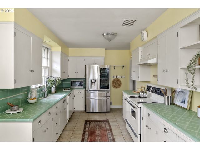 12500 Se RIDGECREST Rd, Happy Valley, OR 97086