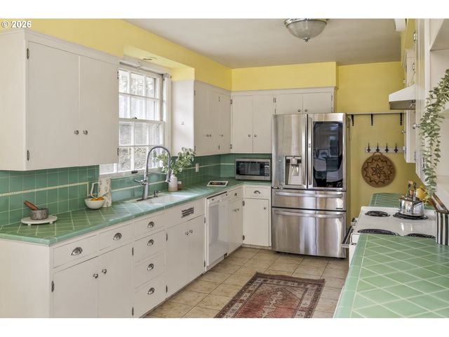 12500 Se RIDGECREST Rd, Happy Valley, OR 97086