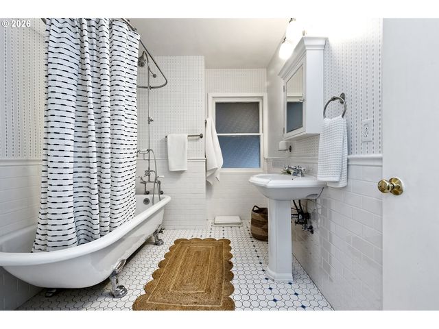 12500 Se RIDGECREST Rd, Happy Valley, OR 97086