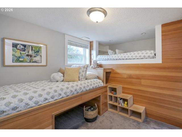 12500 Se RIDGECREST Rd, Happy Valley, OR 97086