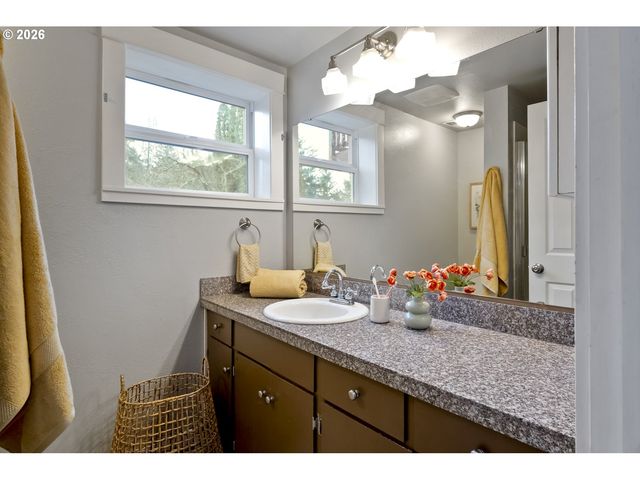 12500 Se RIDGECREST Rd, Happy Valley, OR 97086