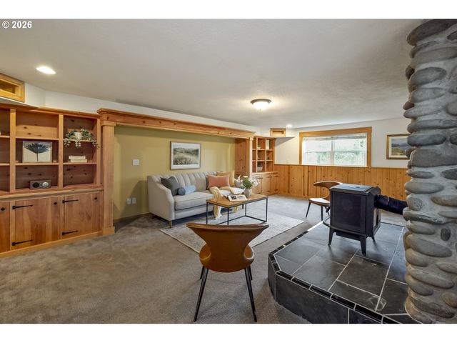 12500 Se RIDGECREST Rd, Happy Valley, OR 97086