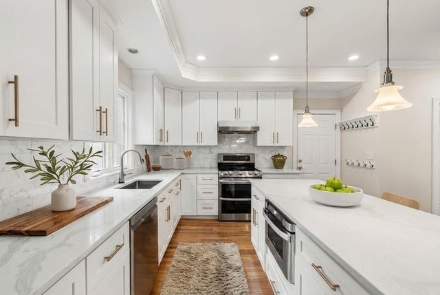 6 Hazel Rd, Lexington, MA 02420