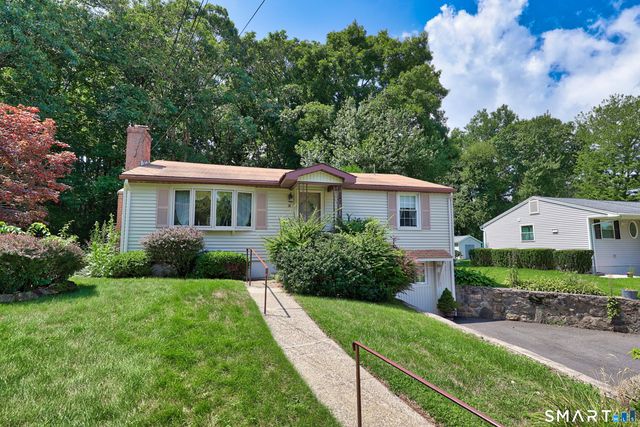14 Richard Lane, Prospect, CT 06712