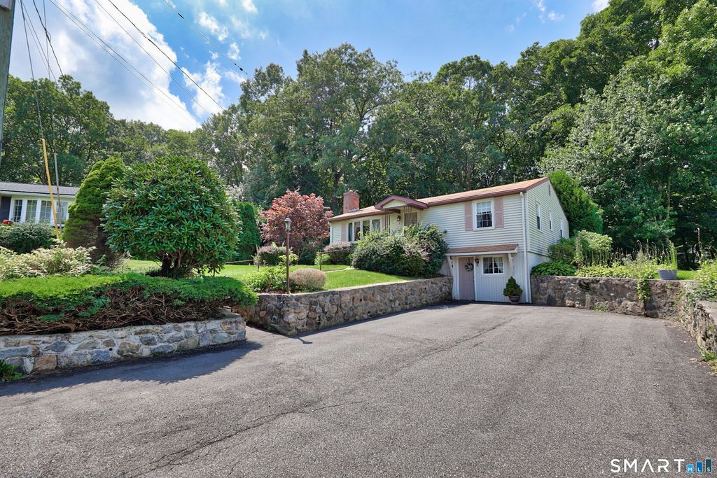 14 Richard Lane, Prospect, CT 06712