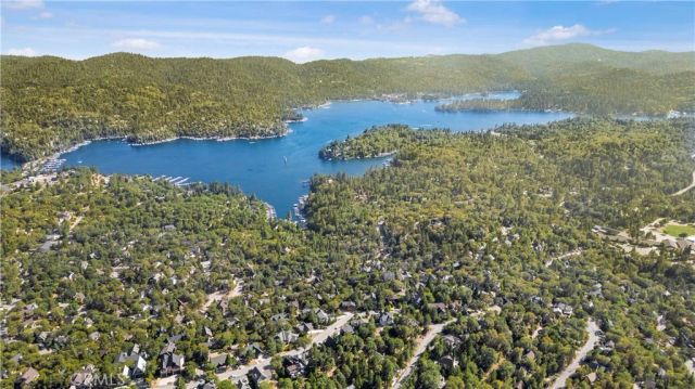 28992 Banff Dr, Lake Arrowhead, CA 92352