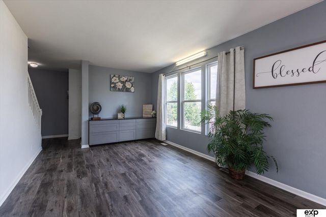 8809 S 167th Street, Omaha, NE 68136