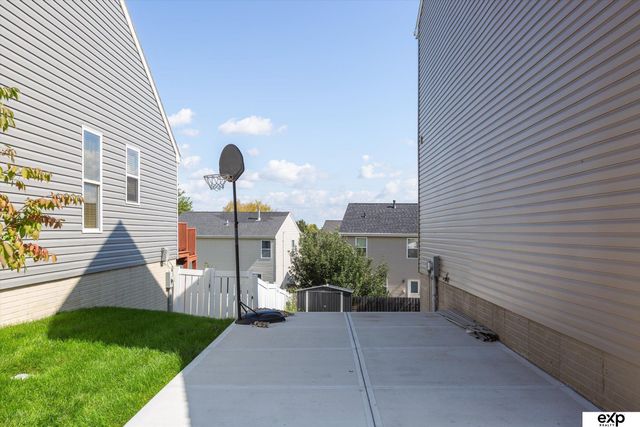 8809 S 167th Street, Omaha, NE 68136