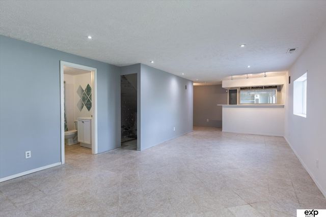 8809 S 167th Street, Omaha, NE 68136