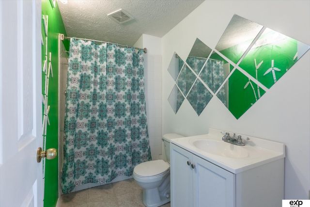 8809 S 167th Street, Omaha, NE 68136