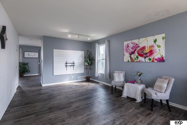 8809 S 167th Street, Omaha, NE 68136