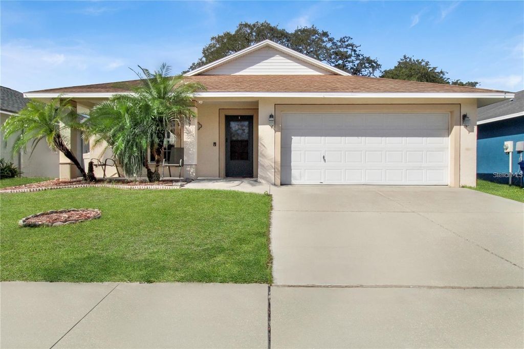 Image 2 of property listing at 15427 WINTER BREEZE LANE, Wimauma, FL 33598