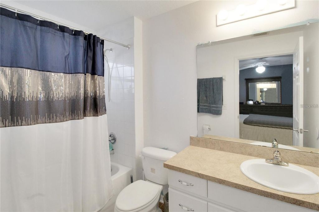 Image 13 of property listing at 15427 WINTER BREEZE LANE, Wimauma, FL 33598