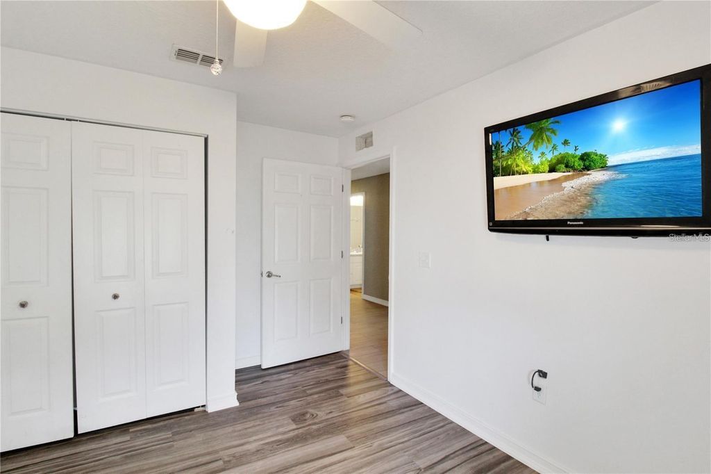 Image 18 of property listing at 15427 WINTER BREEZE LANE, Wimauma, FL 33598