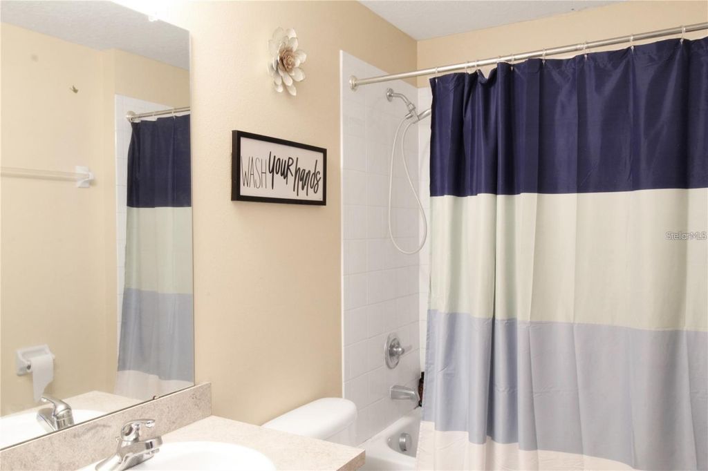 Image 19 of property listing at 15427 WINTER BREEZE LANE, Wimauma, FL 33598