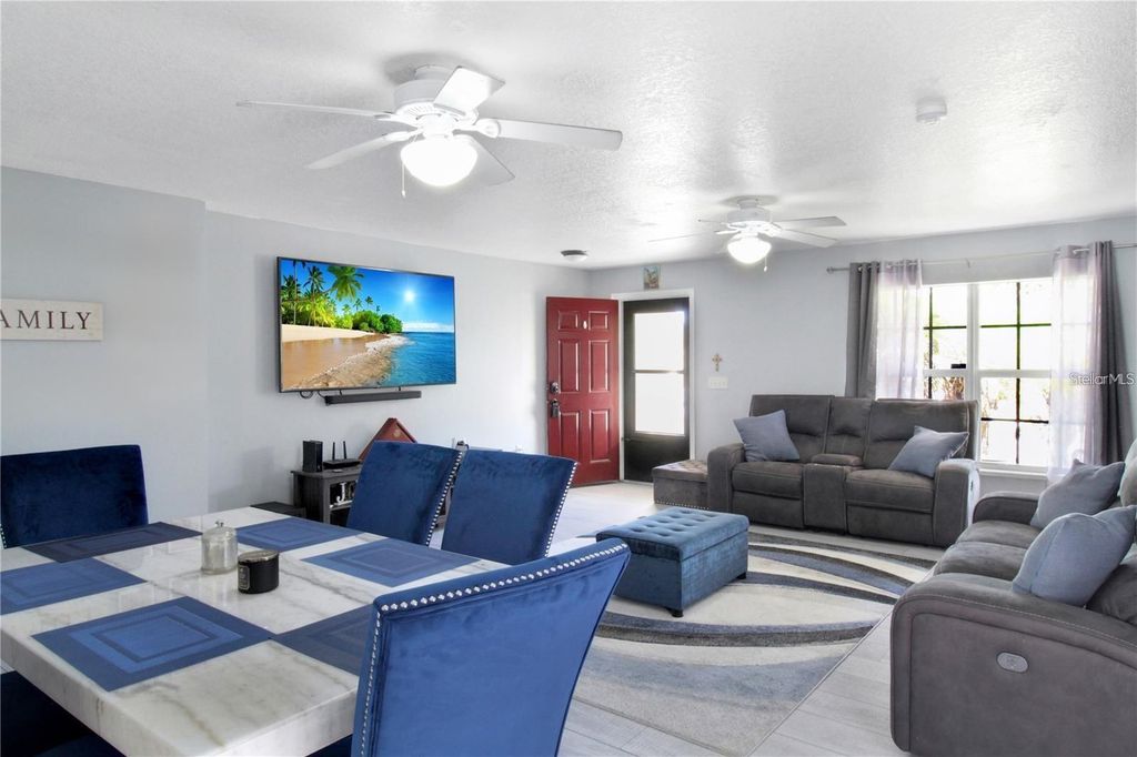 Image 3 of property listing at 15427 WINTER BREEZE LANE, Wimauma, FL 33598