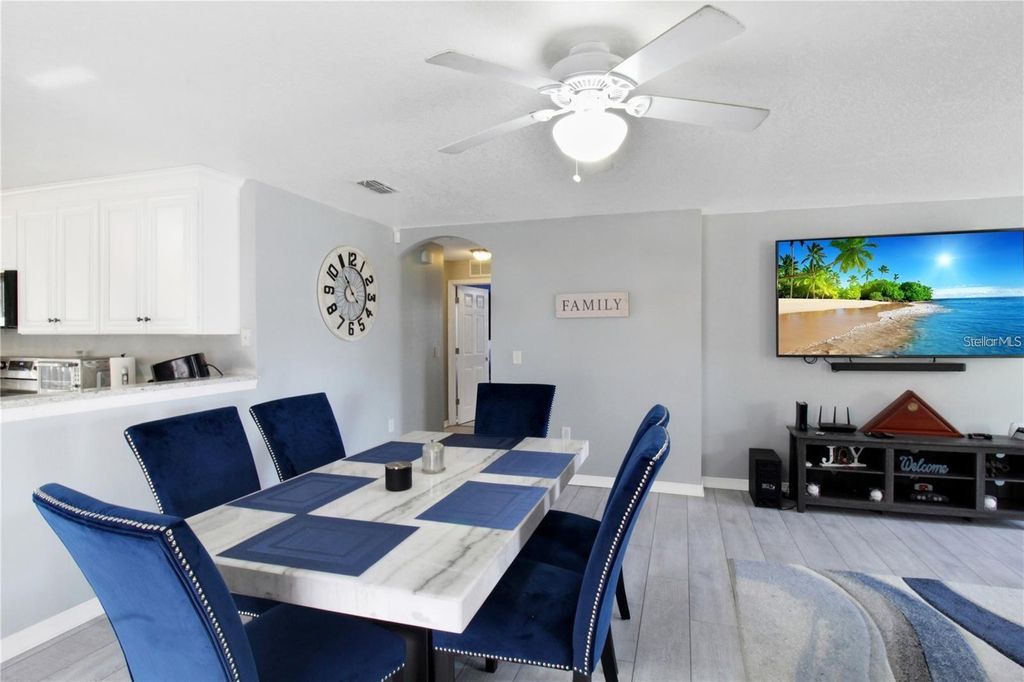 Image 6 of property listing at 15427 WINTER BREEZE LANE, Wimauma, FL 33598