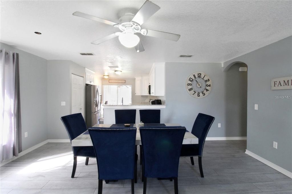 Image 7 of property listing at 15427 WINTER BREEZE LANE, Wimauma, FL 33598