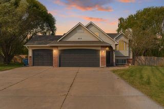206 E Fieldstone Ct, Derby, KS 67037