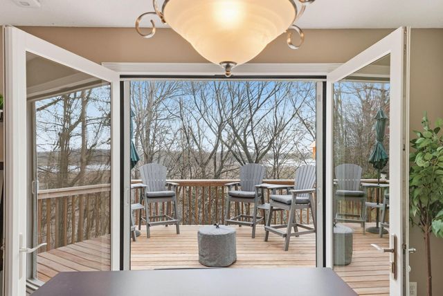 8105 Dakota Lane, Chanhassen, MN 55317