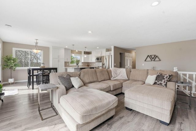 8105 Dakota Lane, Chanhassen, MN 55317