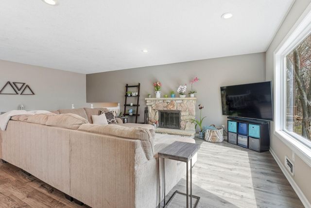 8105 Dakota Lane, Chanhassen, MN 55317