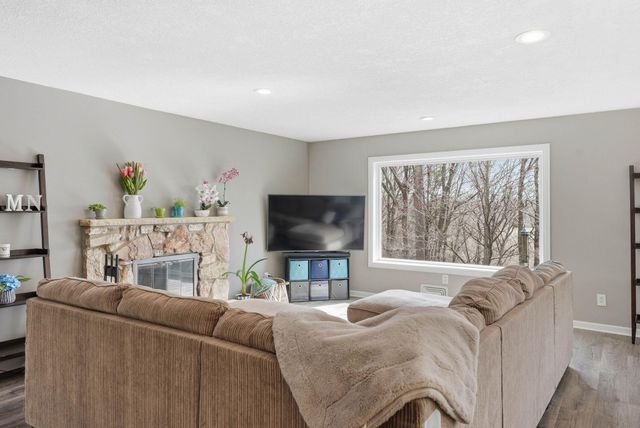 8105 Dakota Lane, Chanhassen, MN 55317