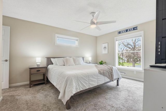 8105 Dakota Lane, Chanhassen, MN 55317