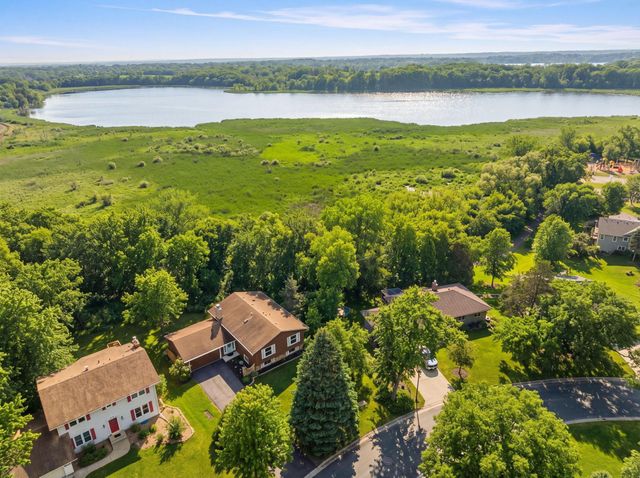 8105 Dakota Lane, Chanhassen, MN 55317