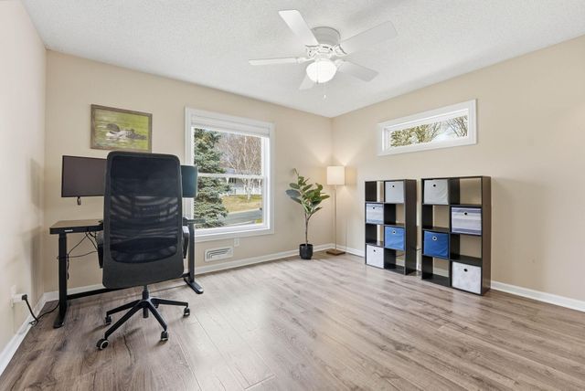 8105 Dakota Lane, Chanhassen, MN 55317