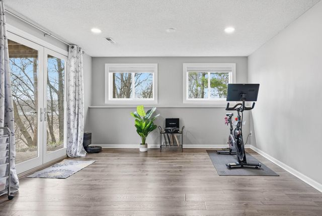 8105 Dakota Lane, Chanhassen, MN 55317